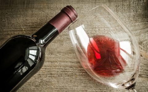 Una copa de vino al día: ¿bueno o malo?